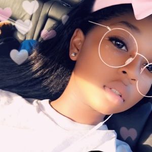 Meet your Posher, Kira